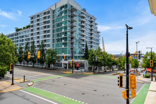 103-108 Esplanade W, North Vancouver, BC 