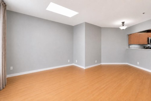 103-108 Esplanade W, North Vancouver, BC 