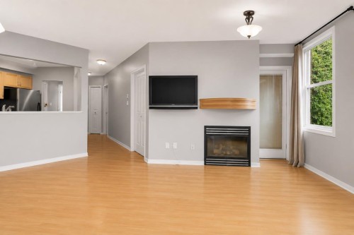 103-108 Esplanade W, North Vancouver, BC 