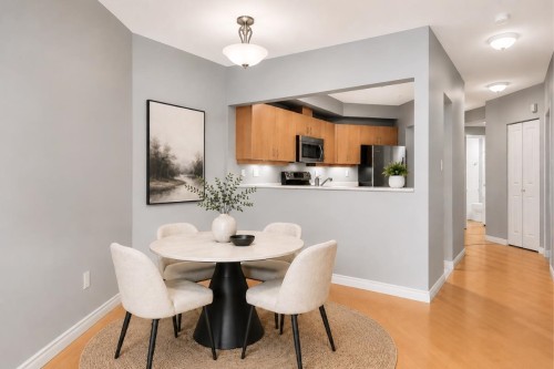 103-108 Esplanade W, North Vancouver, BC 