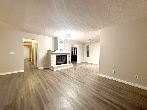 Up-2217 Hillside Avenue , Coquitlam, BC V3K 1L3 2