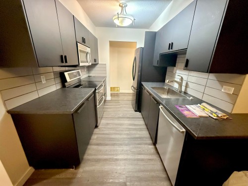 Up-2217 Hillside Avenue , Coquitlam, BC V3K 1L3 5