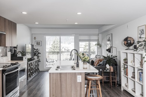307-1365 Pemberton Avenue, Squamish, BC 
