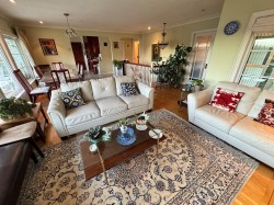 1086 Mathers Avenue West Vancouver, BC V7T 2G2