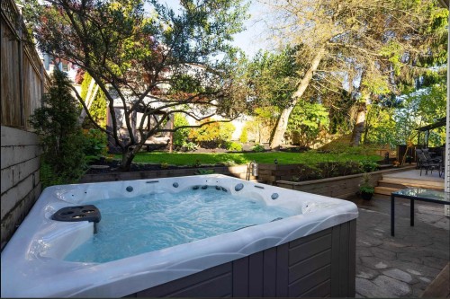 318 Roche Point Drive, North Vancouver, BC 