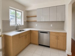Upper-6717 Broadway Burnaby, BC V5B 2Y7