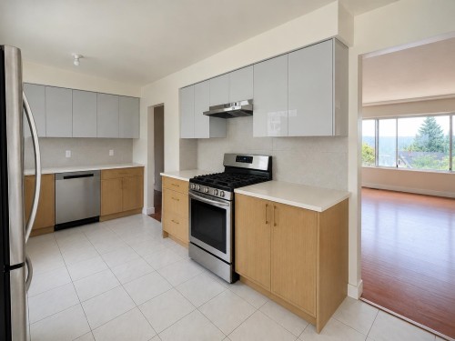 Upper-6717 Broadway , Burnaby, BC V5B 2Y7 3
