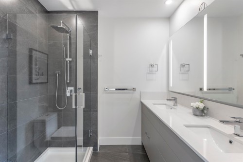 311-342 Mountain Highway, North Vancouver, BC 