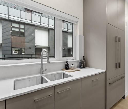 311-342 Mountain Highway, North Vancouver, BC 