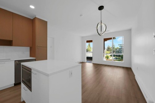 421-7588 16Th Street, Burnaby, BC 
