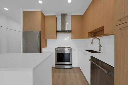 421-7588 16Th Street, Burnaby, BC 