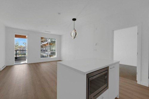 421-7588 16Th Street, Burnaby, BC 