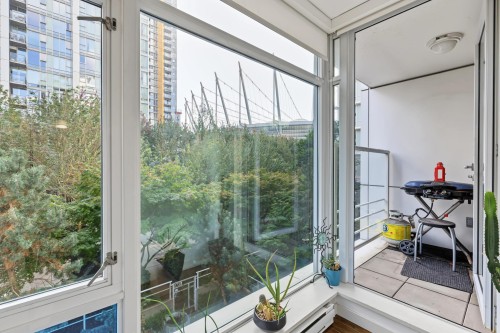 315-161 Georgia Street W, Vancouver, BC 