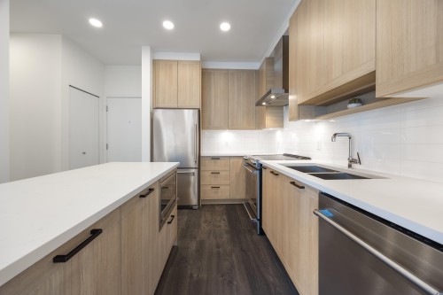 601-7133 14Th Avenue, Burnaby, BC 