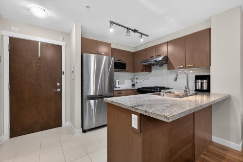 115-9399 Tomicki Avenue, Richmond, BC 