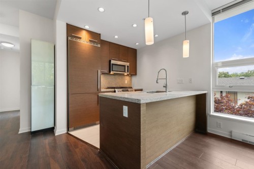 302-2528 Maple Street , Vancouver, BC V6J 0B5 3