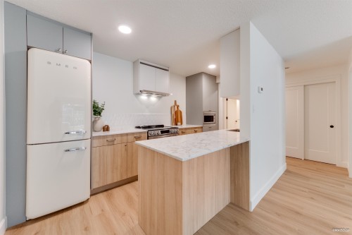 102-270 3rd Street W North Vancouver, BC V7M 1G1