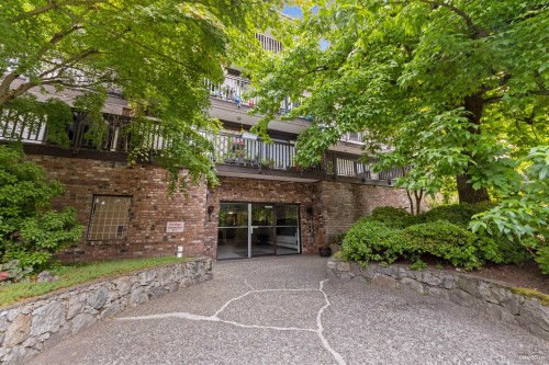 102-270 3Rd Street W, North Vancouver, BC 