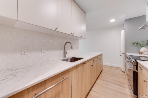 102-270 3Rd Street W, North Vancouver, BC 