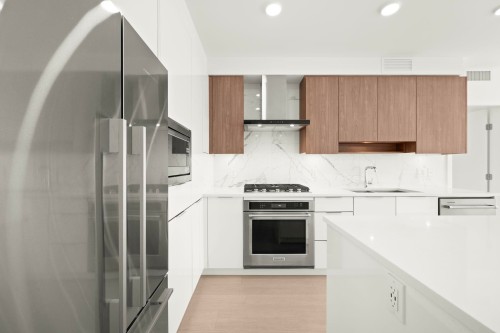 1601-7683 Park Crescent, Burnaby, BC 