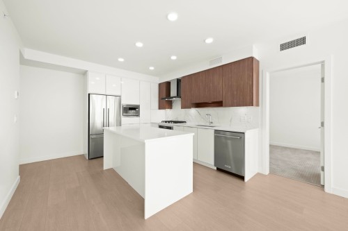 1601-7683 Park Crescent, Burnaby, BC 