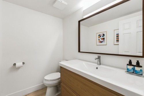 5709 Owl Court, North Vancouver, BC 