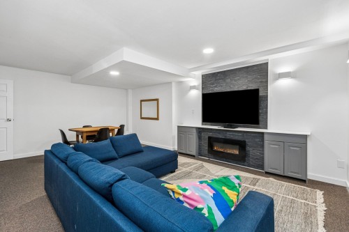 5709 Owl Court, North Vancouver, BC 