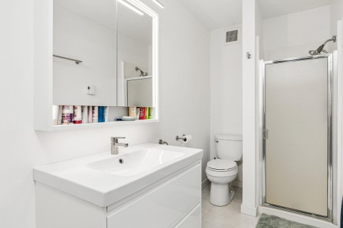 5709 Owl Court, North Vancouver, BC 
