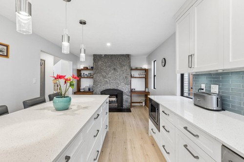 5709 Owl Court, North Vancouver, BC 