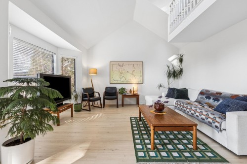 5709 Owl Court, North Vancouver, BC 