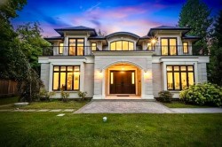 1048 Handsworth Road North Vancouver, BC V7R 2A6
