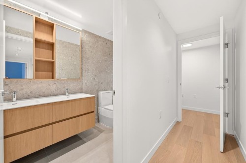 1528 6Th Avenue W, Vancouver, BC 