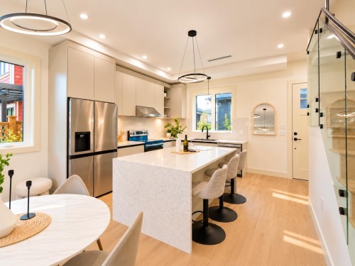 2-6555 Carnegie Street, Burnaby, BC 