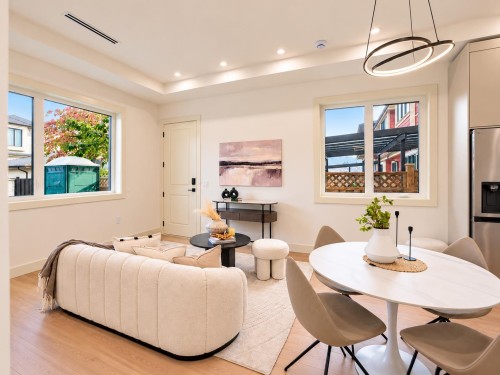 2-6555 Carnegie Street, Burnaby, BC 