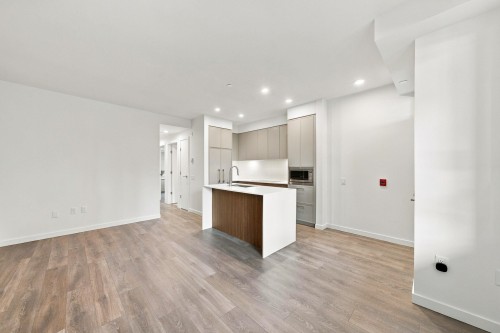 102-956 Lytton Street, North Vancouver, BC 