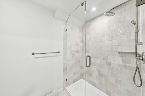 102-956 Lytton Street, North Vancouver, BC 