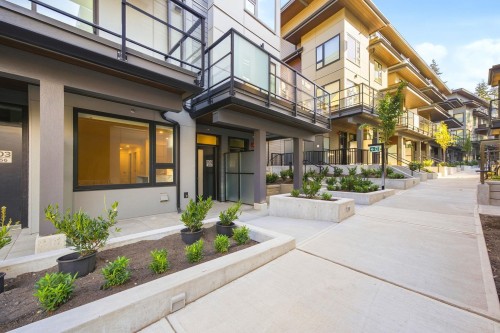 102-956 Lytton Street, North Vancouver, BC 