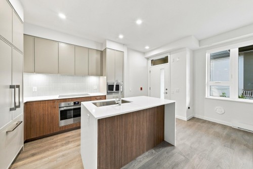 102-956 Lytton Street, North Vancouver, BC 