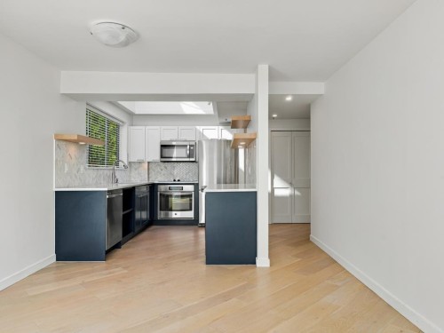 204-565 17 Street, West Vancouver, BC 