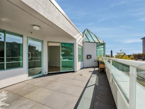 204-565 17 Street, West Vancouver, BC 