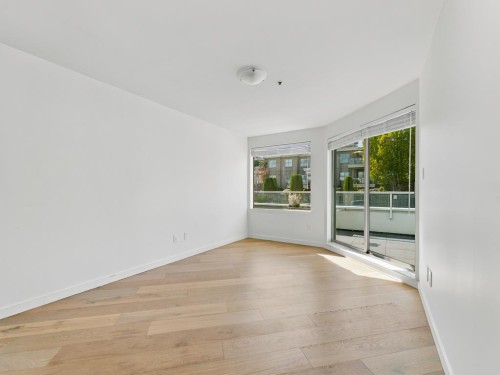 204-565 17 Street, West Vancouver, BC 
