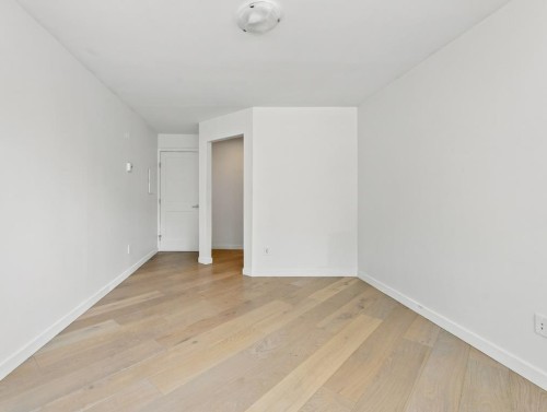 204-565 17 Street, West Vancouver, BC 
