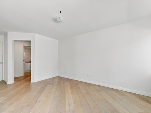 204-565 17 Street, West Vancouver, BC 