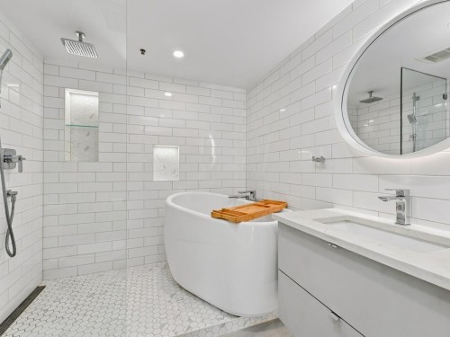 204-565 17 Street, West Vancouver, BC 