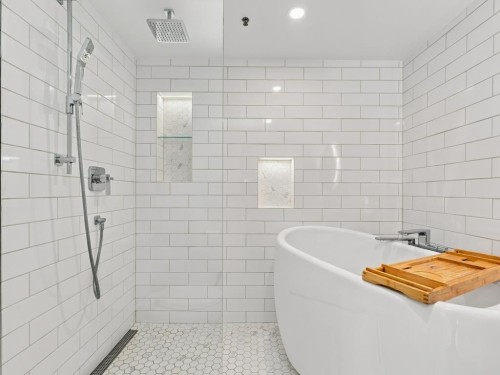 204-565 17 Street, West Vancouver, BC 