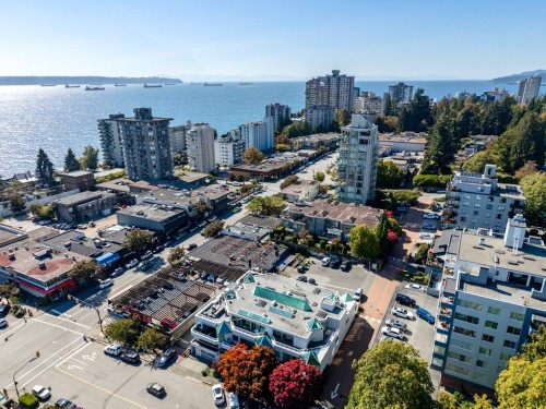 204-565 17 Street, West Vancouver, BC 