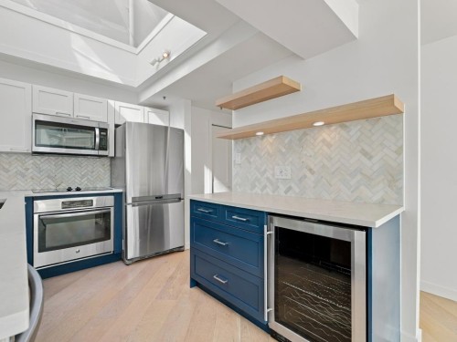 204-565 17 Street, West Vancouver, BC 
