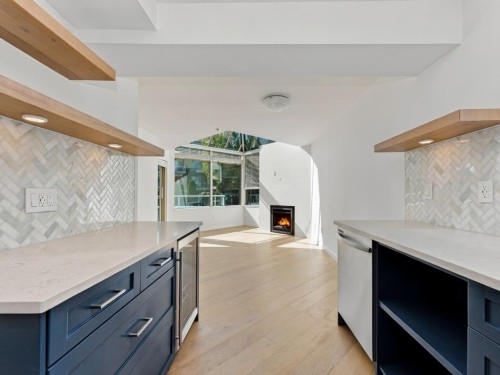 204-565 17 Street, West Vancouver, BC 