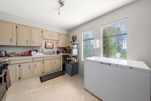 140-142 St. Patricks Avenue, North Vancouver, BC 
