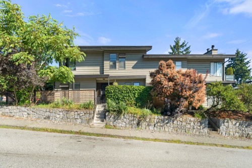 140-142 St. Patricks Avenue, North Vancouver, BC 